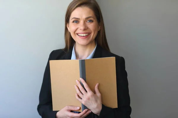 Lehrerin Oder Studentin Schwarzen Anzug Halten Buch Arbeitsheft Und Lächeln lizenzfreie Stockbilder