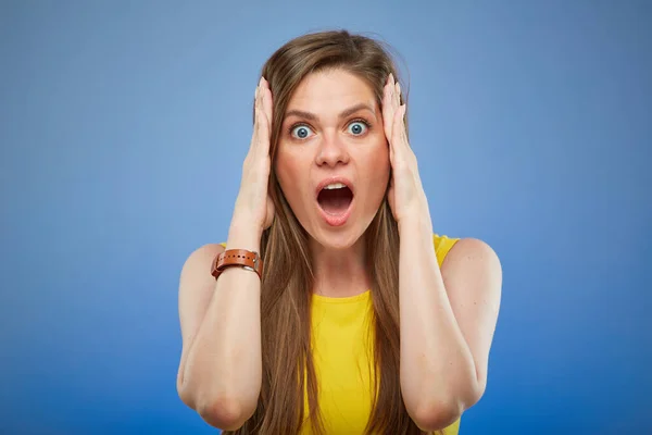 Mujer Conmocionada Con Emoción Repugnante Retrato Femenino Aislado Sobre Fondo — Foto de Stock