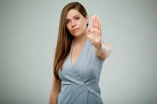 Bizneswoman Gestykulująca Stop Rękami Odosobniony Portret Kobiety — Zdjęcie stockowe