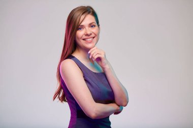 Düşünen iş kadınının profili. izole edilmiş resim.