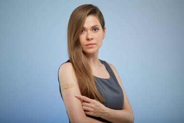 İzole edilmiş portre Corona virüsü COVID-19 SARS cov 2 enfeksiyonu aşısı..