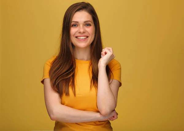 Widok Przodu Pojedynczy Portret Żółtym Uśmiechu Kobiety Tellow Shirt — Zdjęcie stockowe