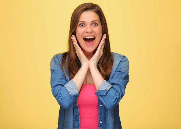 Mujer Feliz Sonriente Asombrada Con Pelo Largo Camisa Mezclilla Azul —  Fotos de Stock