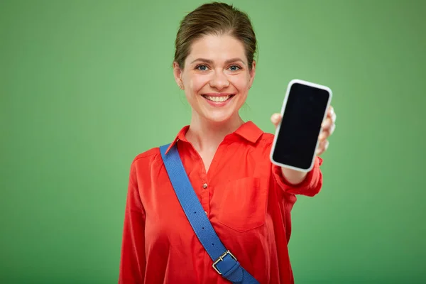 Jovencita Sosteniendo Gran Smartphone Aislado Verde — Foto de Stock