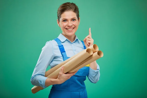 Denkende Vrouw Werknemer Student Een Overall Met Blauwdruk Geïsoleerd Portret — Stockfoto