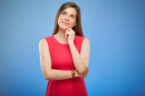 Denkend Gelukkig Vrouw Rode Jurk Omhoog Kijkend Geïsoleerd Vrouwelijk Portret — Stockfoto