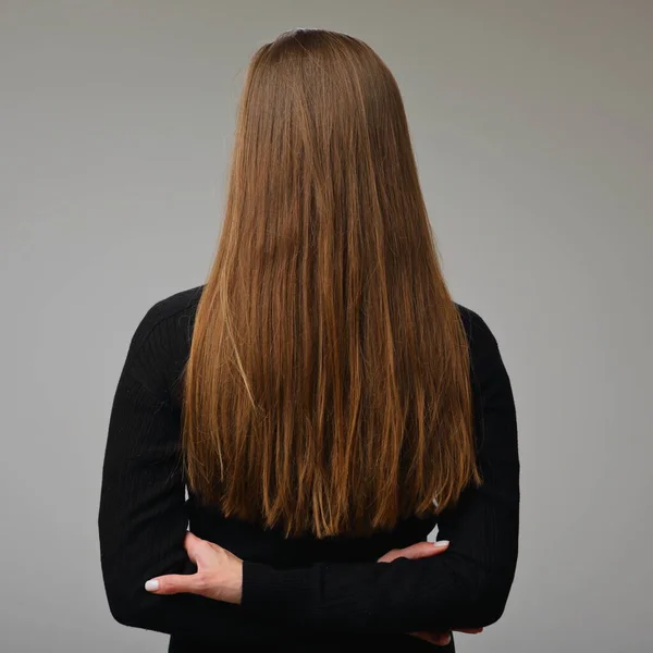 Mujer Espalda Pie Vestido Negro Con Mangas Largas Retrato Femenino —  Fotos de Stock