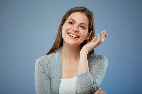 Mujer Feliz Cerca Cara Retrato Aislado Azul — Foto de Stock