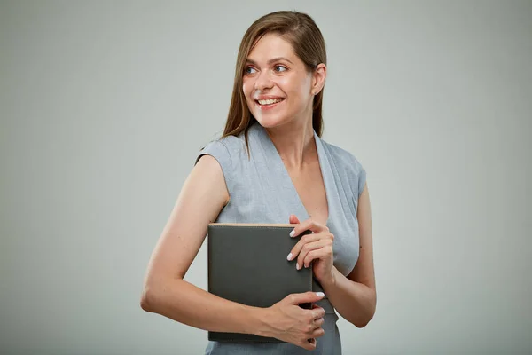 Professora Sorridente Empresária Com Livro Desviando Olhar Retrato Isolado — Fotografia de Stock