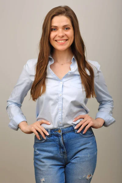 Smiling Woman Long Hair Blue Shirt Keeps Her Arms Hip — Stock Photo, Image