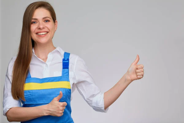 Duim Omhoog Glimlachende Vrouw Blauw Overall Uniform Wit Shirt Geïsoleerd — Stockfoto