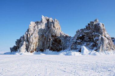 Burhan Burnu 'ndaki Şaman kayası, Olkhon adası. Baykal Gölü, Irkutsk Bölgesi, Rusya