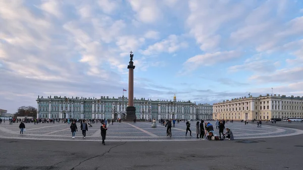 サンクトペテルブルクの宮殿広場と冬の宮殿 ロシア — ストック写真