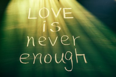 aşk yeterli olmuyor