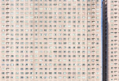 Bölüm binasının dışı, modern şehir..