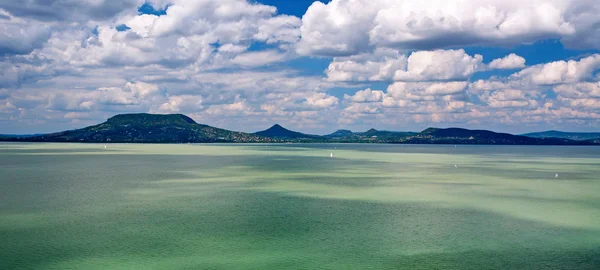 Panorama pejzaż nad brzegiem jeziora balaton, Węgry — Zdjęcie stockowe