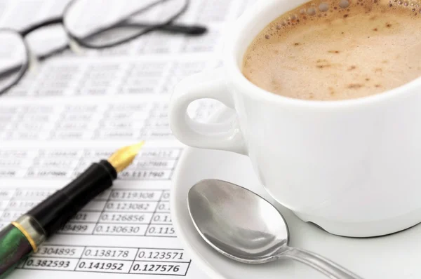 Trabalho de negócios de manhã com cappuccino — Fotografia de Stock
