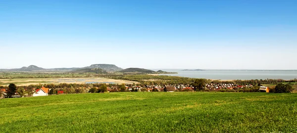 Panorama aan het Balatonmeer en vulkanen, Hongarije — Stockfoto