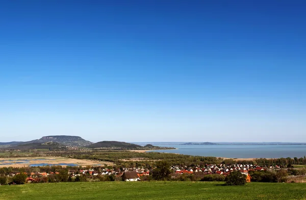 Panorama till Balatonsjön och vulkaner, Ungern — Stockfoto