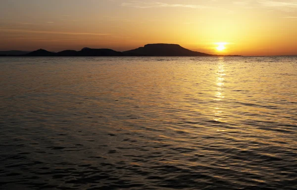 Nascer do sol no Lago Balaton, Hungria — Fotografia de Stock