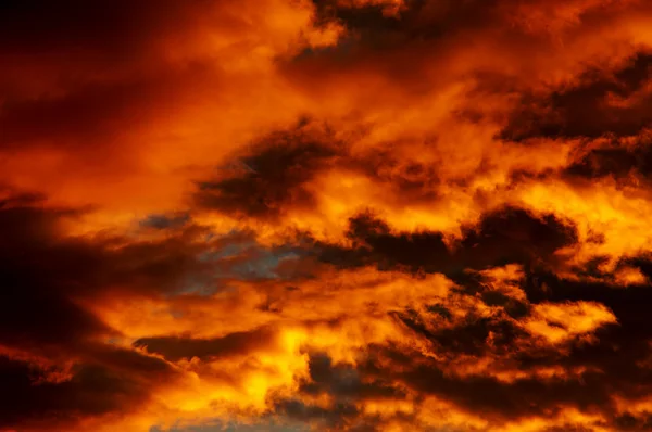 Tramonto e cielo nuvoloso — Foto Stock