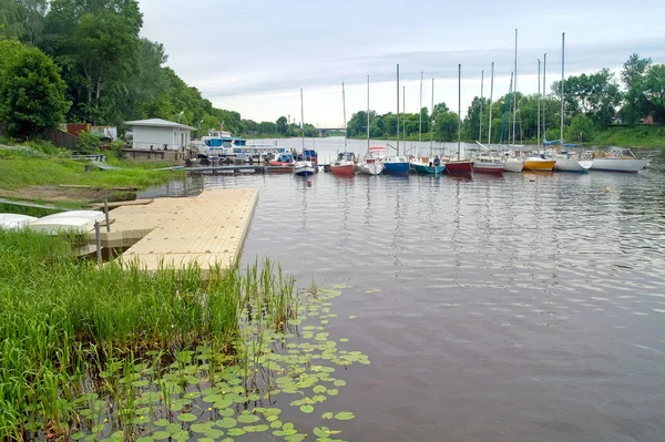 Dock on the river Tvertsa — Stock Photo, Image