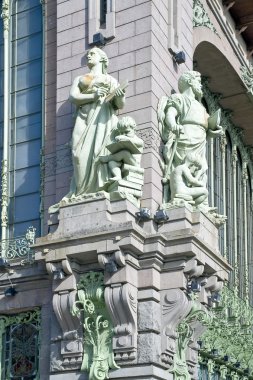 Antik Bina heykeller