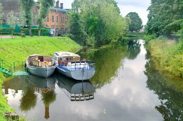 Barcos en el canal — Foto de Stock