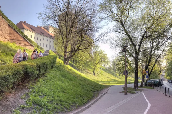 Salire su una collina per il castello Wawel — Foto Stock