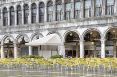bir kafede, piazza san marco