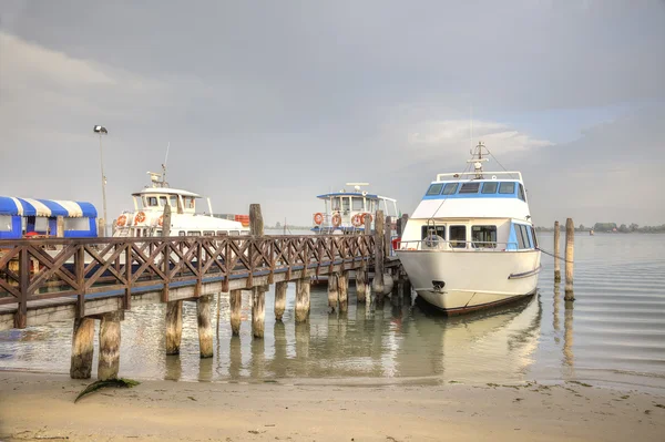 Quai sur le rivage de la mer Adriatique — Photo