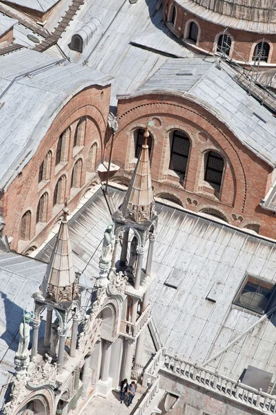 Basilikan saint mark. tak — Stockfoto