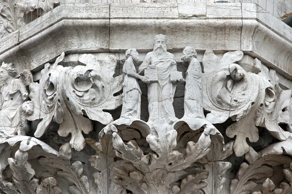 Decoratie is een dubbele punt van basiliek van San Marco — Stockfoto