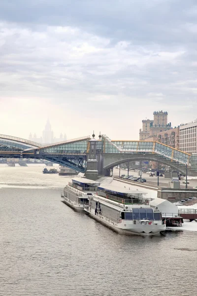 Pont sur la rivière Moscou — Photo