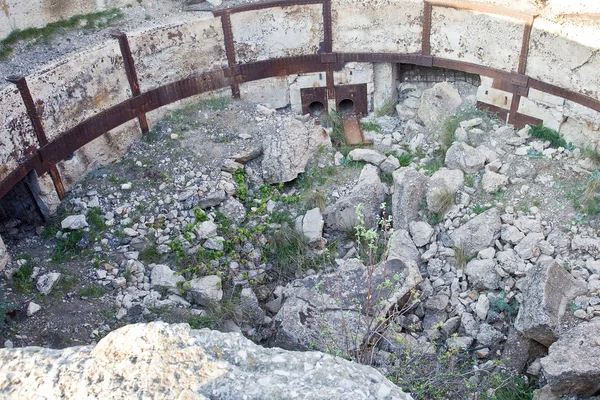 Ruinas treinta y cinco batería de artillería —  Fotos de Stock