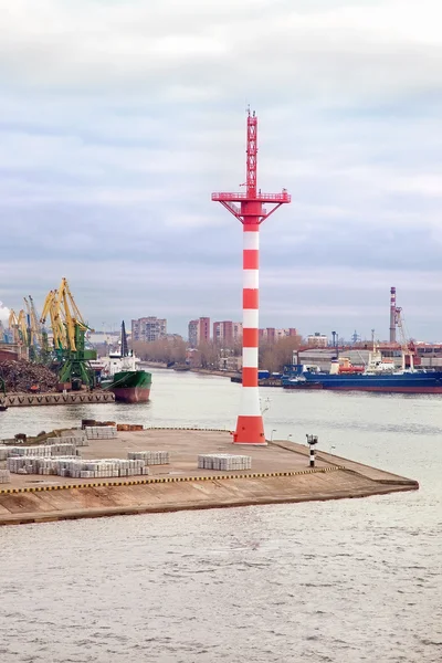 Ingang naar het kanaal van de zee — Stockfoto