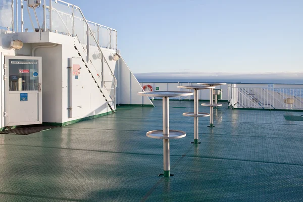 Auf dem Deck eines Kreuzfahrtschiffes — Stockfoto