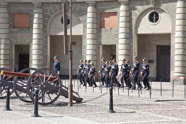 Changing of the guard near the royal palace. Sweden. Stockholm — Stock Photo, Image