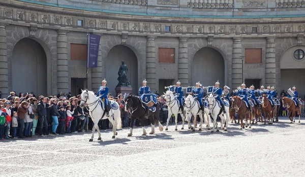 Cambio della guardia vicino al palazzo reale. Svezia. Stoccolma — Foto Stock
