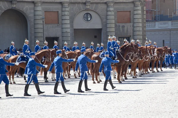 Cambio della guardia vicino al palazzo reale. Svezia. Stoccolma — Foto Stock