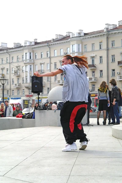 Dançando na praça — Fotografia de Stock