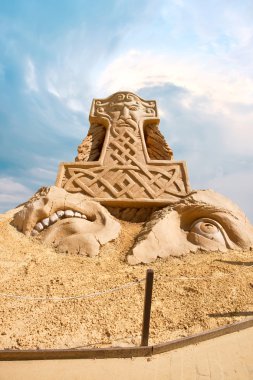 kısa ömürlü gelen kum heykel. Thor'un çekici