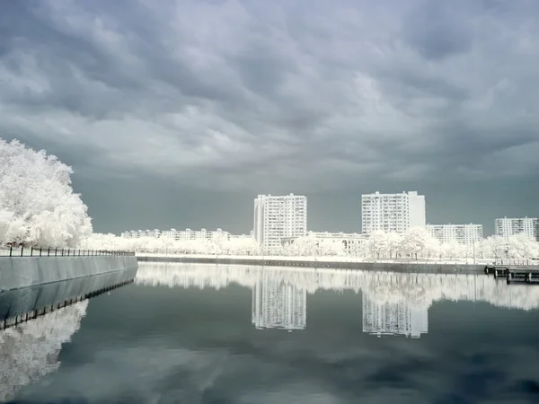 Pond in Moscow. Infrared photo — Stock Photo, Image