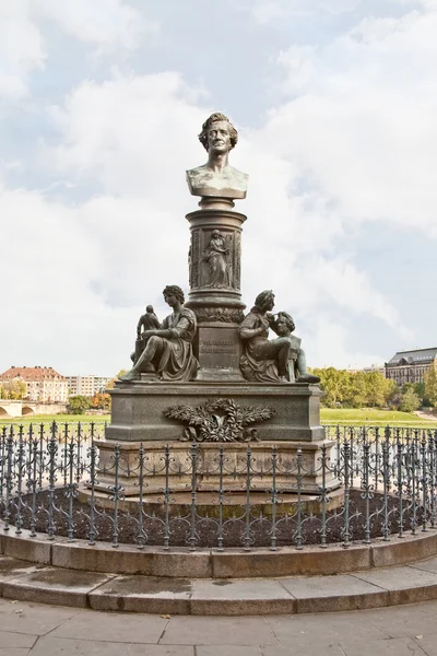 År 1876. monument till den tyska skulptören ernst rietschel — Stockfoto