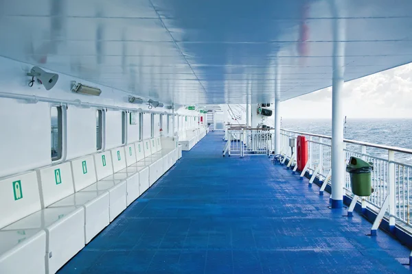 Sur le pont d'un bateau de croisière — Photo