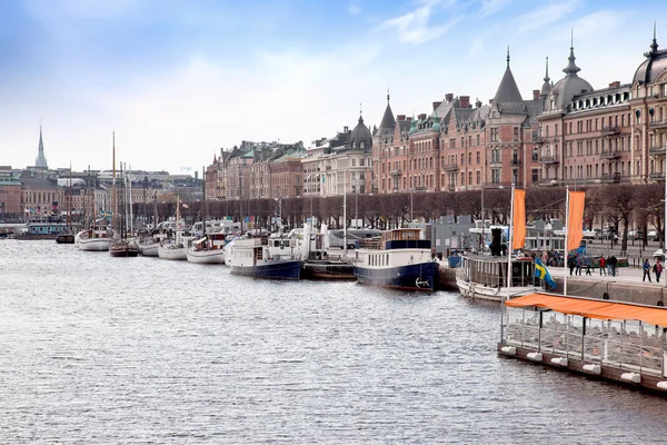 V přístavu města stockholm — Stock fotografie