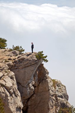 uçurumun eşiğinde