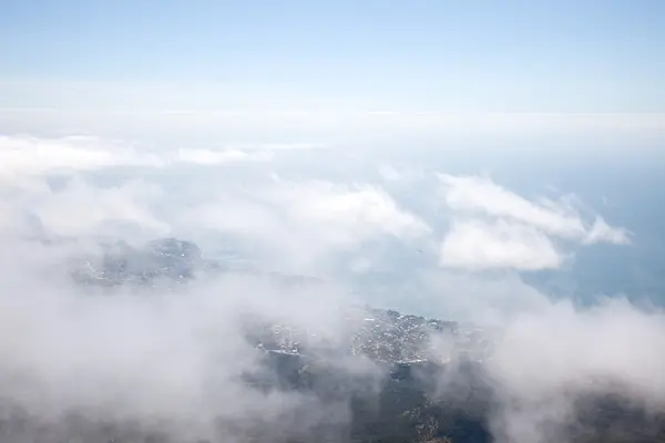 Nuages au-dessus d'une ville Yalta — Photo