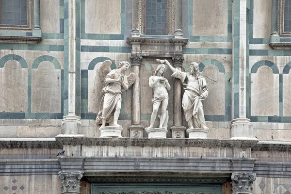 Sculptural composition of cathedral of Basilica di Santa Maria d — Stock Photo, Image