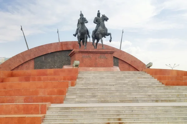 A Kazah hősök tiszteletére szobrászati összetétele — Stock Fotó